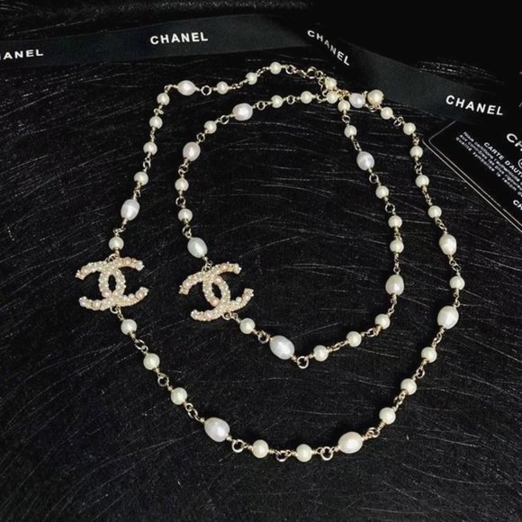 Sweater Pearl Necklace